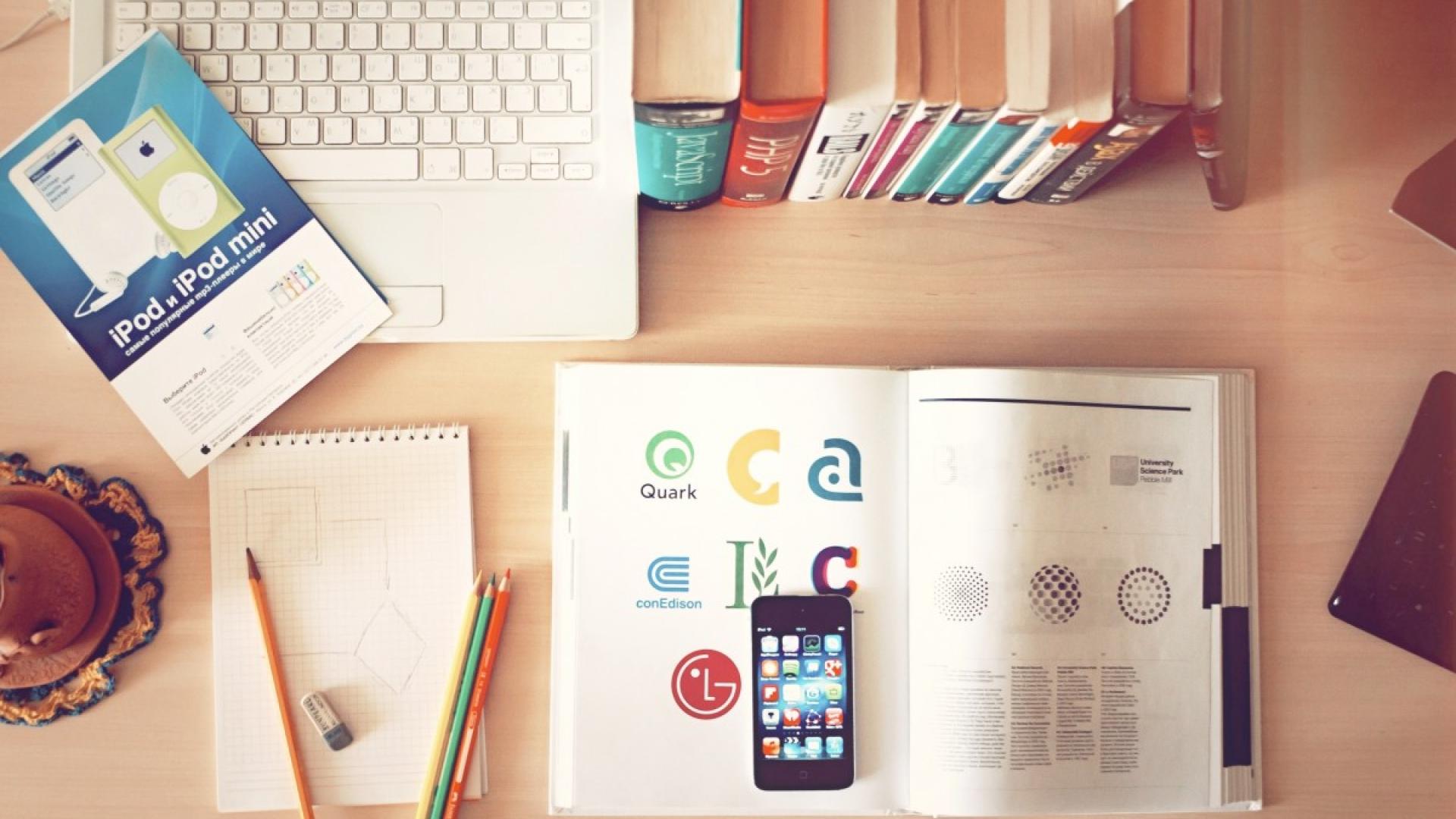 desk_book_laptop_pencil_creative-33.jpg